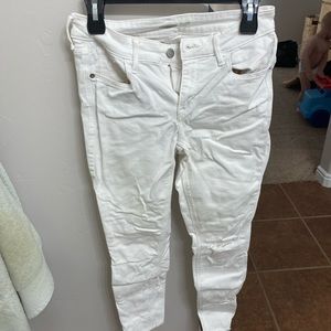 White distressed skinny jeans